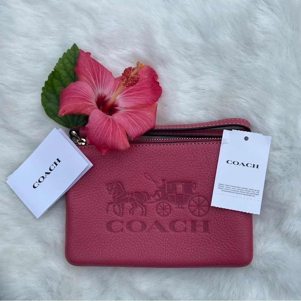 NWT Coach Corner Zip Wristlet With Horse And Carriage Print In Gold/Stra…